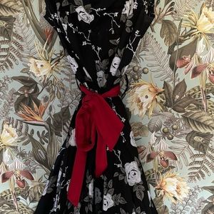 Hell Bunny black with white flower print dress small